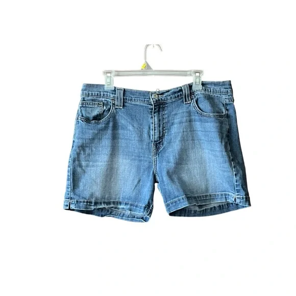 Levi Strauss Short 515 Denim Shorts. Womens size 16 - Picture 1 of 5
